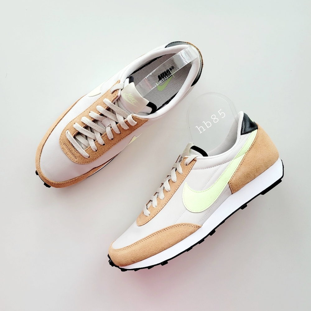 Nike Daybreak Light Bone Barely Volt Praline Women's 12